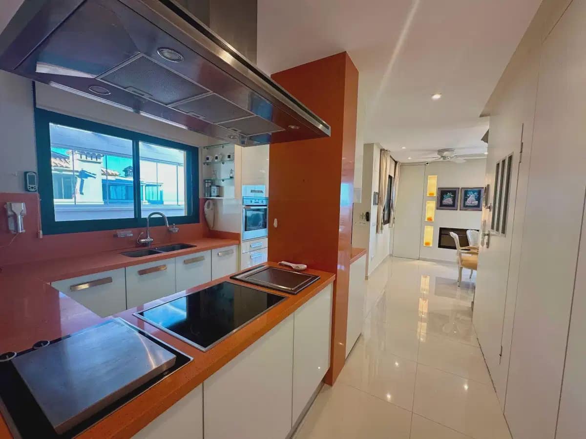 2 bedroom Penthouse for sale in Guardamar del Segura with pool - € 450,000 (Ref: 9897066)