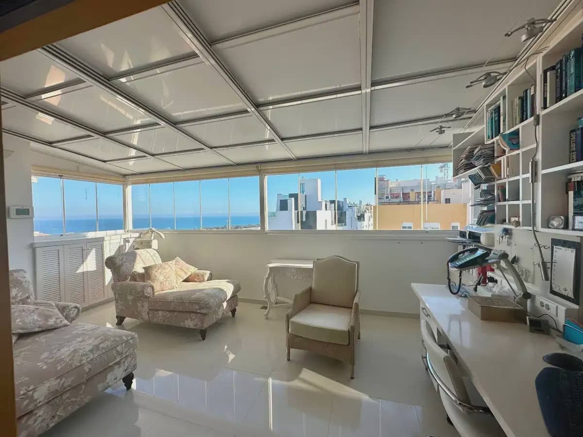 2 bedroom Penthouse for sale in Guardamar del Segura with pool - € 450,000 (Ref: 9897066)