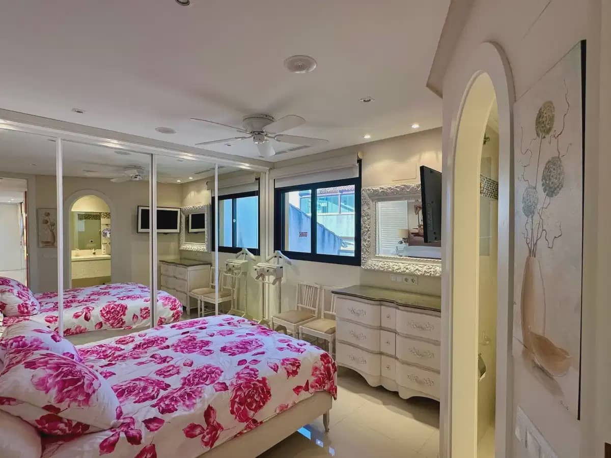2 bedroom Penthouse for sale in Guardamar del Segura with pool - € 450,000 (Ref: 9897066)
