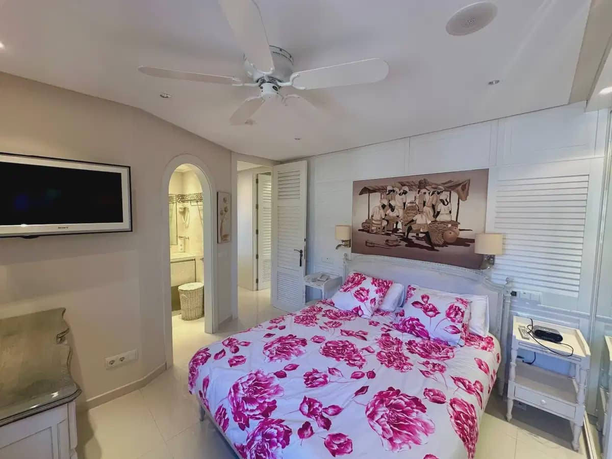2 bedroom Penthouse for sale in Guardamar del Segura with pool - € 450,000 (Ref: 9897066)