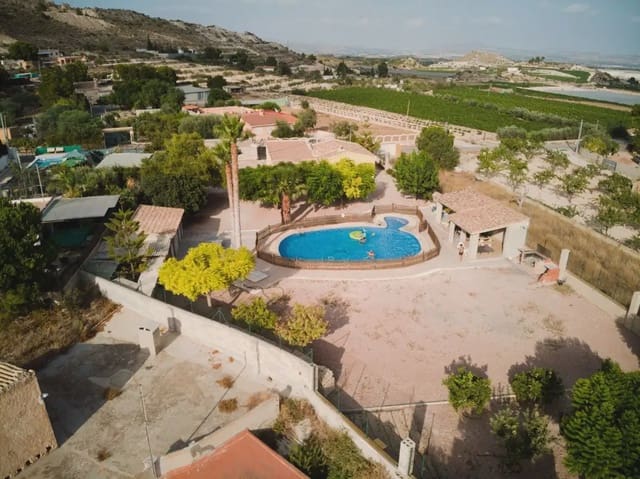3 soveværelse Villa til salg i La Romana med swimmingpool garage - € 385.000 (Ref: 9897068)