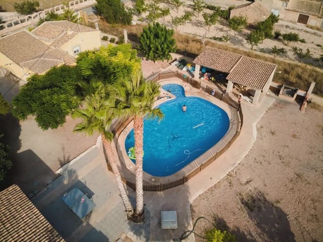 3 soveværelse Villa til salg i La Romana med swimmingpool garage - € 385.000 (Ref: 9897068)