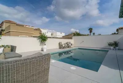 3 soverom Villa til salgs i La Siesta med svømmebasseng - € 439 000 (Ref: 9897069)