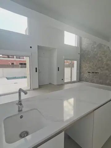 3 sypialnia Willa na sprzedaż w Los Montesinos z basenem garażem - 465 000 € (Ref: 9897073)