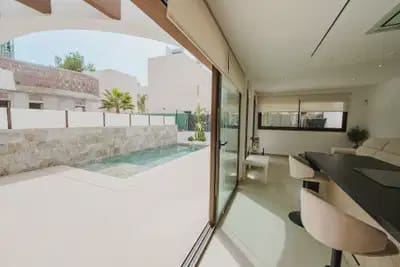 4 Zimmer Villa zu verkaufen in Almoradi mit Pool - 429.000 € (Ref: 9897074)