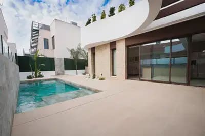4 Zimmer Villa zu verkaufen in Almoradi mit Pool - 429.000 € (Ref: 9897074)