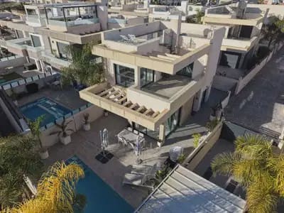 Chalet de 3 habitaciones en Los Montesinos en venta con piscina garaje - 409.000 € (Ref: 9897082)