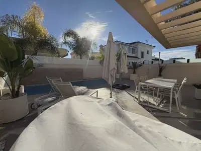 Chalet de 3 habitaciones en Los Montesinos en venta con piscina garaje - 409.000 € (Ref: 9897082)