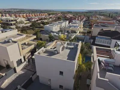 Chalet de 3 habitaciones en Los Montesinos en venta con piscina garaje - 409.000 € (Ref: 9897082)