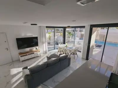 Chalet de 3 habitaciones en Los Montesinos en venta con piscina garaje - 409.000 € (Ref: 9897082)