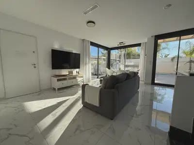Chalet de 3 habitaciones en Los Montesinos en venta con piscina garaje - 409.000 € (Ref: 9897082)