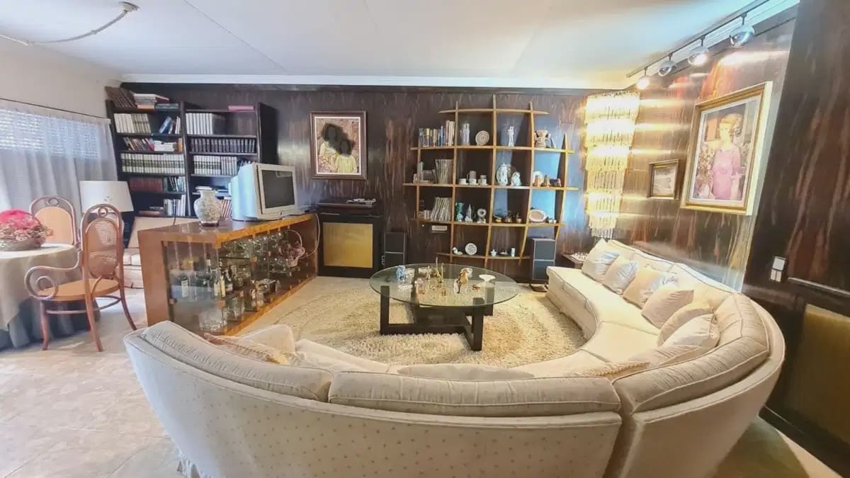 4 bedroom Townhouse for sale in Elda - € 429,995 (Ref: 9897084)