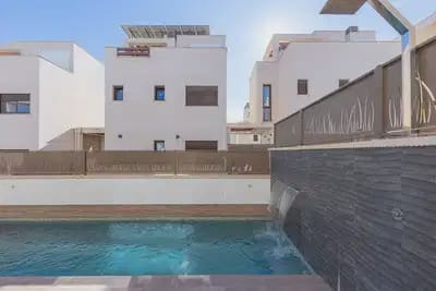 3 soveværelse Villa til salg i Ciudad Quesada med swimmingpool - € 489.000 (Ref: 9897087)