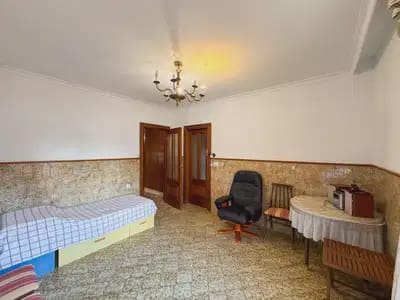 7 bedroom Villa for sale in Elda - € 395,000 (Ref: 9897095)