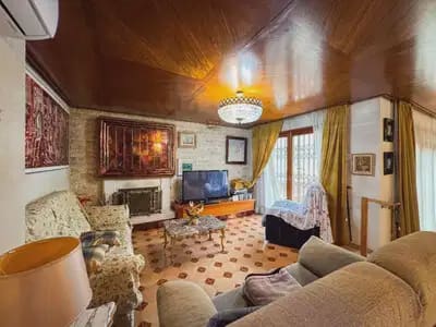 7 bedroom Villa for sale in Elda - € 395,000 (Ref: 9897095)