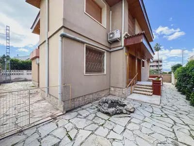 7 bedroom Villa for sale in Elda - € 395,000 (Ref: 9897095)