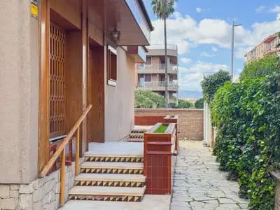 7 bedroom Villa for sale in Elda - € 395,000 (Ref: 9897095)
