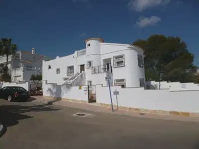 5 slaapkamer Villa te koop in Villamartin - € 449.000 (Ref: 9897096)