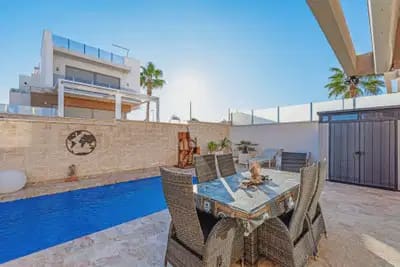 3 slaapkamer Villa te koop in Villamartin - € 425.000 (Ref: 9897107)