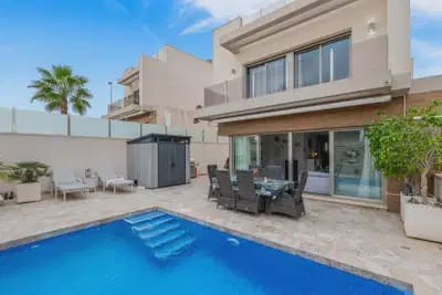 3 slaapkamer Villa te koop in Villamartin - € 425.000 (Ref: 9897107)