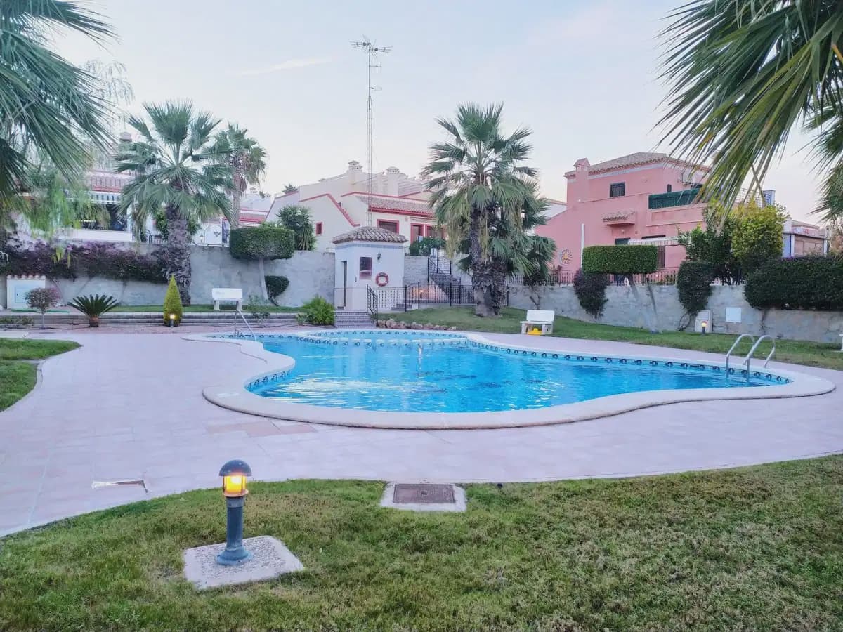 4 bedroom Villa for sale in San Miguel de Salinas - € 449,000 (Ref: 9897109)