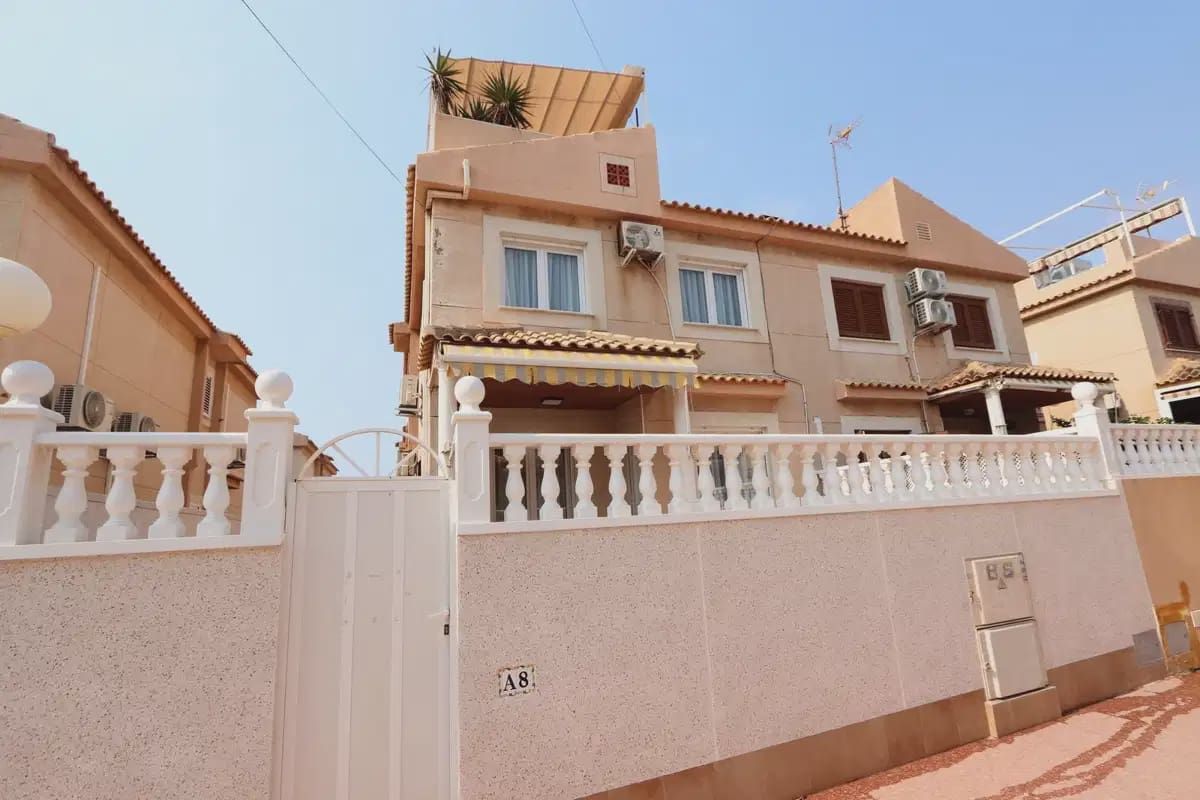 Pareado de 3 habitaciones en Torrevieja en venta - 445.000 € (Ref: 9897110)