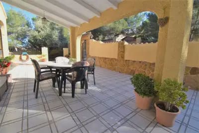 Chalet de 6 habitaciones en Villamartin en venta - 450.000 € (Ref: 9914861)