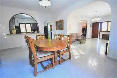 Chalet de 6 habitaciones en Villamartin en venta - 450.000 € (Ref: 9914861)