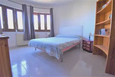 Chalet de 6 habitaciones en Villamartin en venta - 450.000 € (Ref: 9914861)