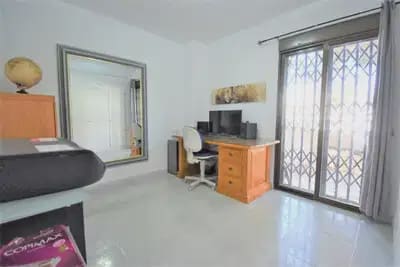 Chalet de 6 habitaciones en Villamartin en venta - 450.000 € (Ref: 9914861)