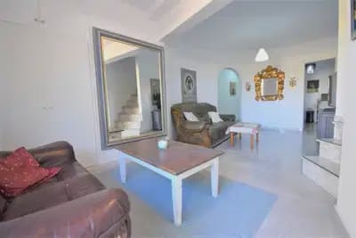 Chalet de 6 habitaciones en Villamartin en venta - 450.000 € (Ref: 9914861)