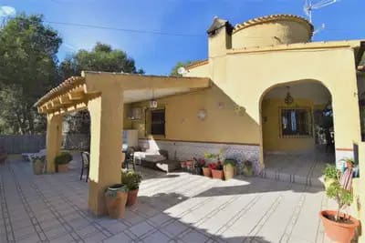 Chalet de 6 habitaciones en Villamartin en venta - 450.000 € (Ref: 9914861)