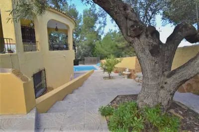 Chalet de 6 habitaciones en Villamartin en venta - 450.000 € (Ref: 9914861)