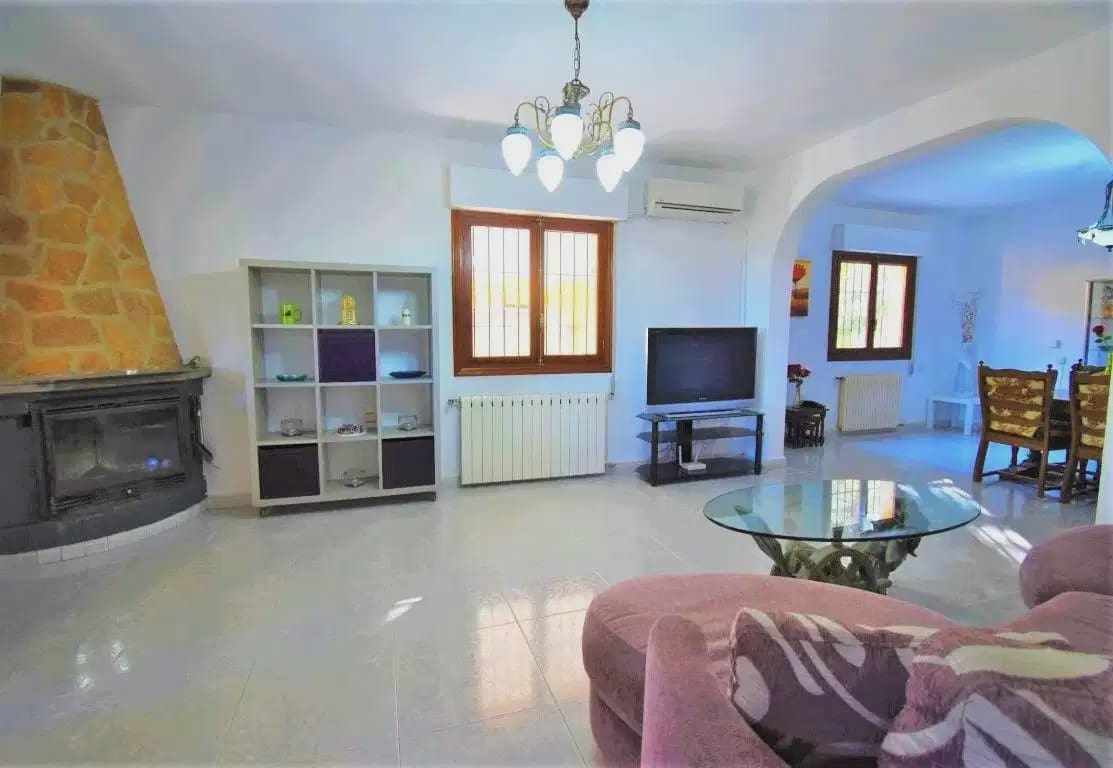 Chalet de 6 habitaciones en Villamartin en venta - 450.000 € (Ref: 9914861)