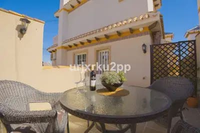 3 makuuhuone Huvila myytävänä paikassa Torrevieja - 449 000 € (Ref: 9914865)