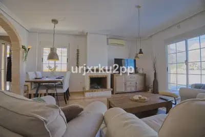 3 makuuhuone Huvila myytävänä paikassa Torrevieja - 449 000 € (Ref: 9914865)