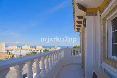 3 makuuhuone Huvila myytävänä paikassa Torrevieja - 449 000 € (Ref: 9914865)