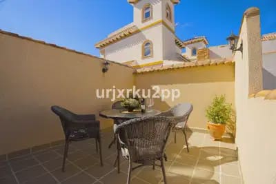 3 makuuhuone Huvila myytävänä paikassa Torrevieja - 449 000 € (Ref: 9914865)