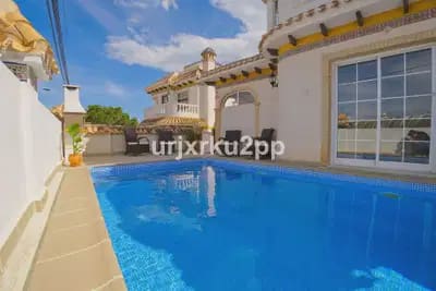 3 makuuhuone Huvila myytävänä paikassa Torrevieja - 449 000 € (Ref: 9914865)