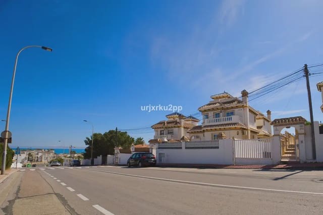 3 makuuhuone Huvila myytävänä paikassa Torrevieja - 449 000 € (Ref: 9914865)