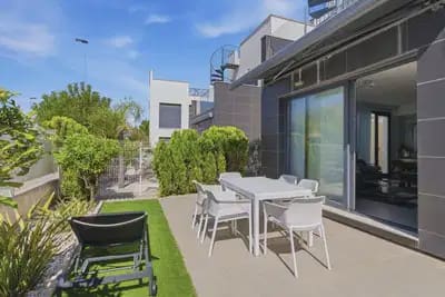 3 soveværelse Villa til salg i Punta Prima, Orihuela med swimmingpool garage - € 429.000 (Ref: 9914866)