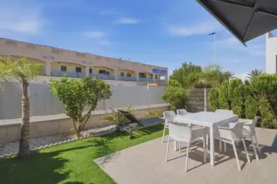3 soveværelse Villa til salg i Orihuela Costa med swimmingpool garage - € 429.000 (Ref: 9914866)