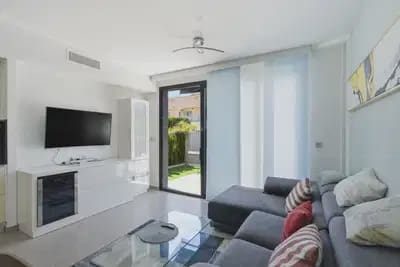 3 soveværelse Villa til salg i Orihuela Costa med swimmingpool garage - € 429.000 (Ref: 9914866)
