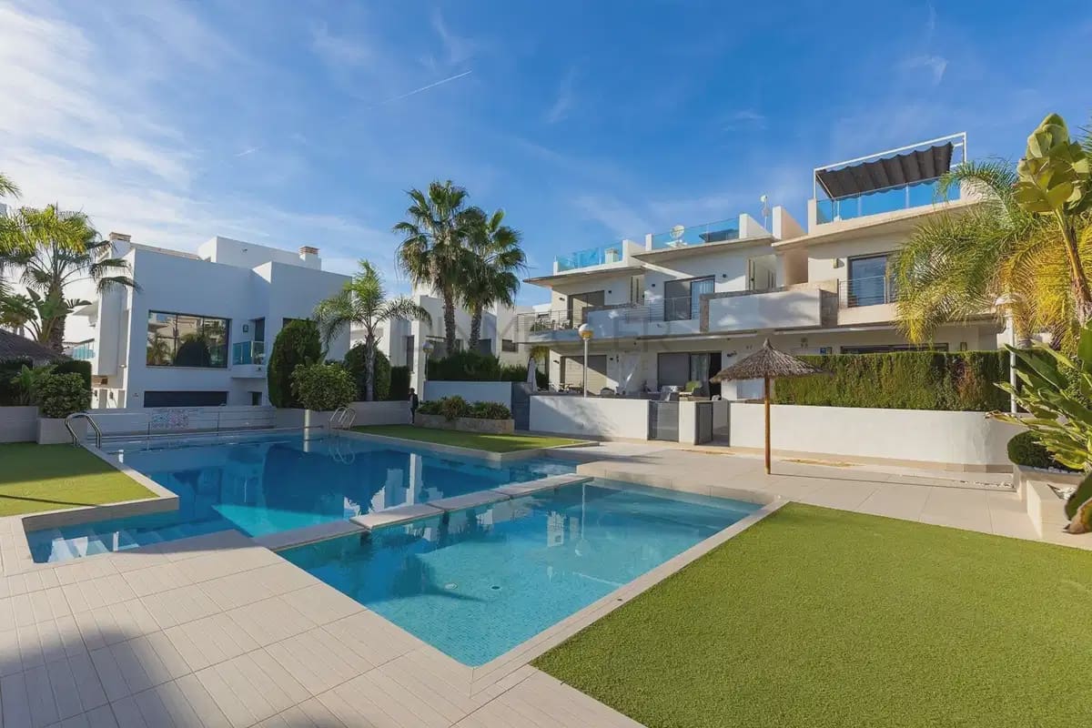 3 soverom Hus til salgs i Ciudad Quesada med svømmebasseng - € 395 000 (Ref: 9914874)