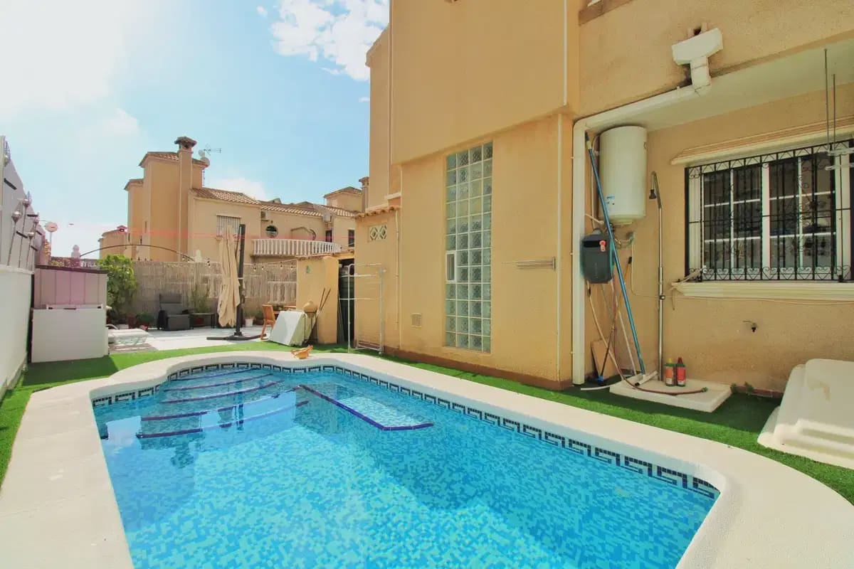 2 Zimmer Haus zu verkaufen in Villamartin mit Pool - 279.900 € (Ref: 9932635)