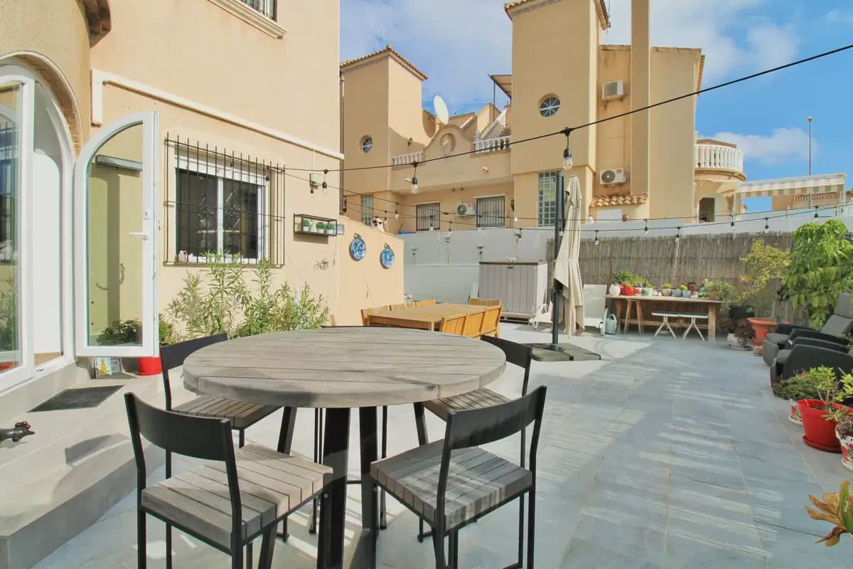 2 Zimmer Haus zu verkaufen in Villamartin mit Pool - 279.900 € (Ref: 9932635)