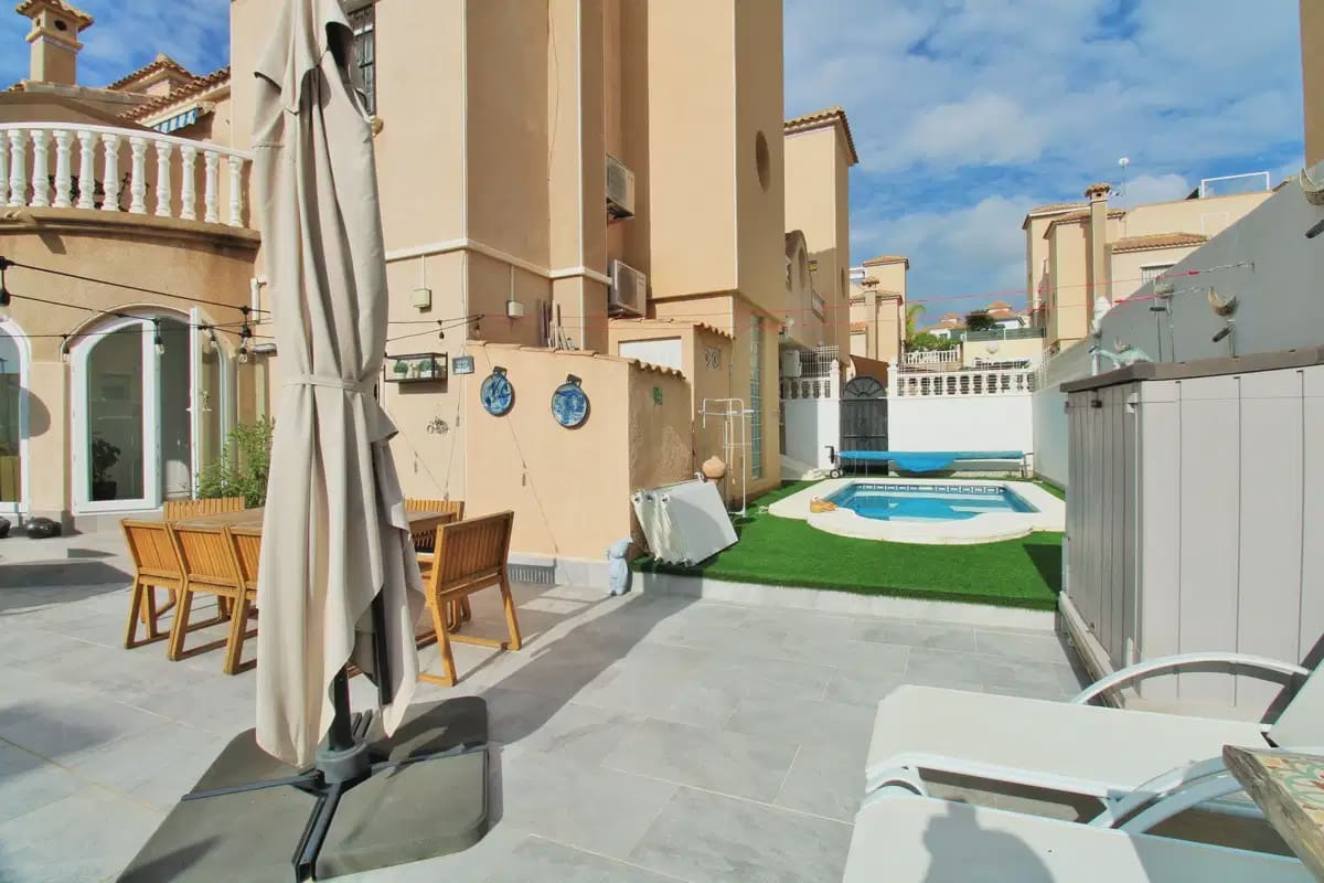 2 Zimmer Haus zu verkaufen in Villamartin mit Pool - 279.900 € (Ref: 9932635)