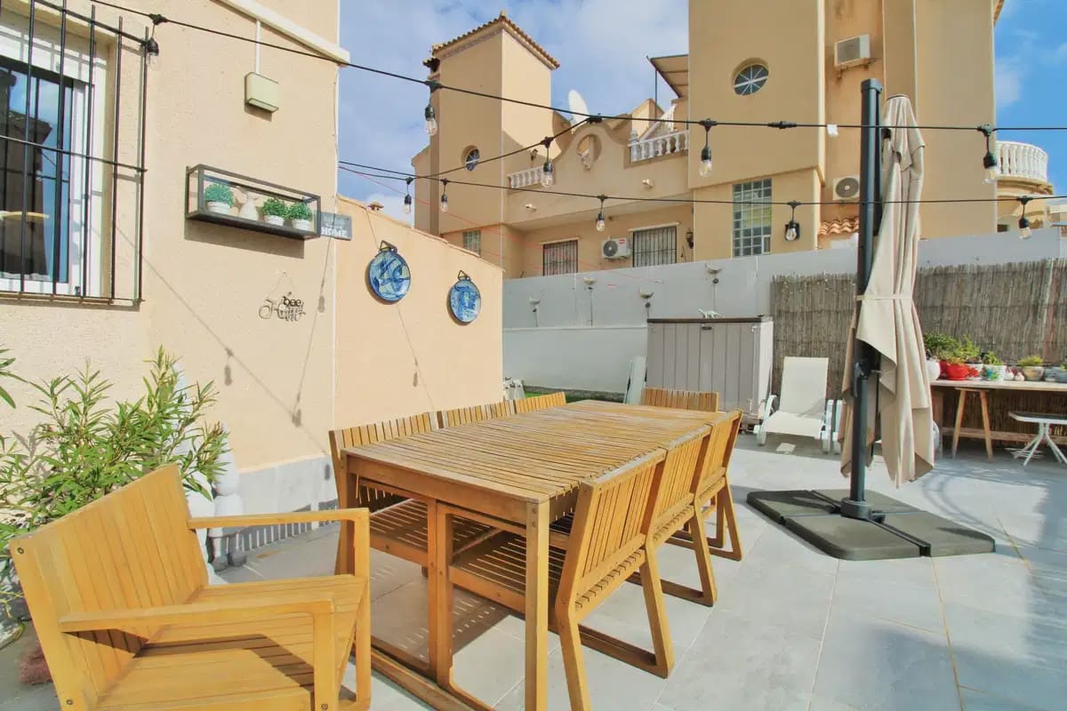 2 Zimmer Haus zu verkaufen in Villamartin mit Pool - 279.900 € (Ref: 9932635)