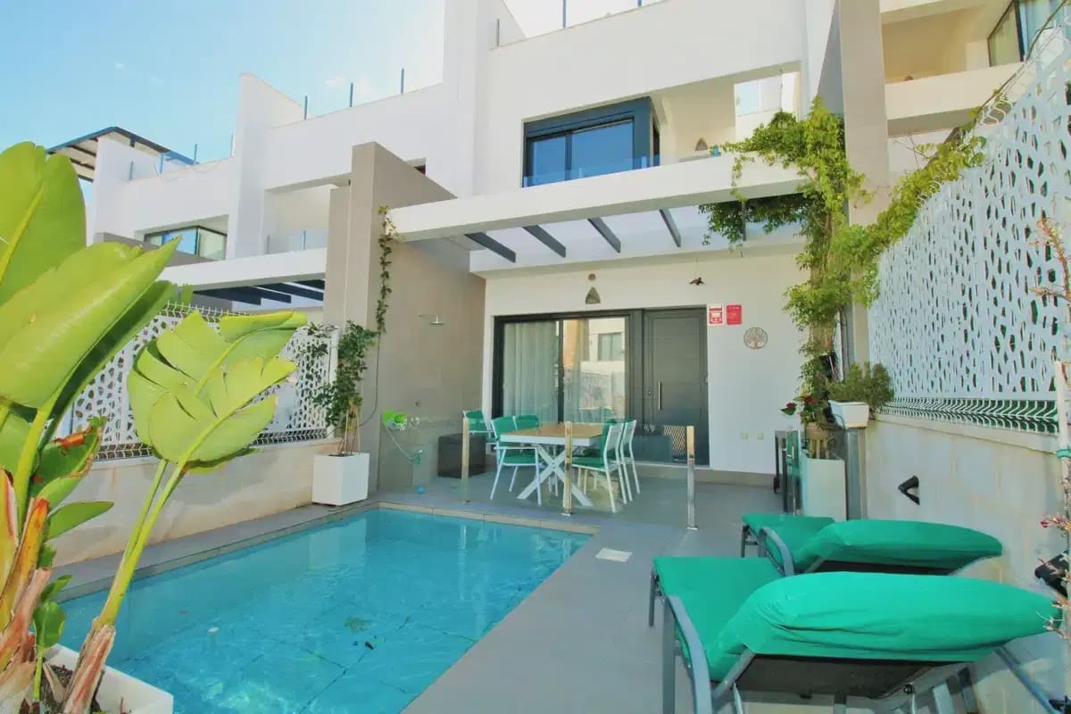 2 quarto Casa em Banda para venda em Villamartin com piscina - 294 990 € (Ref: 9932636)