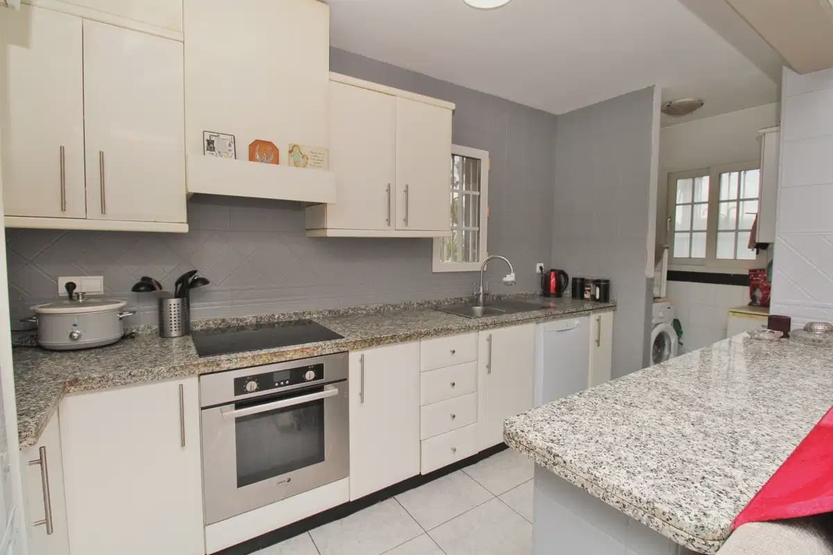 4 quarto Casa em Banda para venda em Villamartin - 295 000 € (Ref: 9932637)